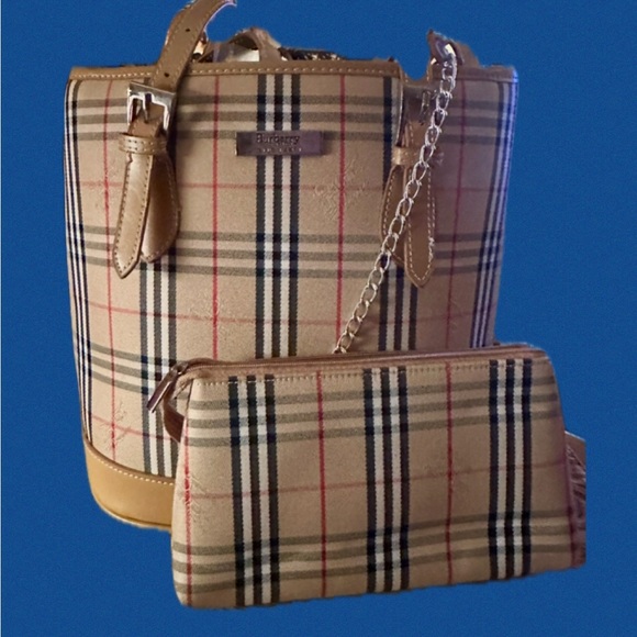 Iconic Designer Plaid Bucket Shoulder Bag with Attached Wallet Perfect NEW - Picture 2 of 16